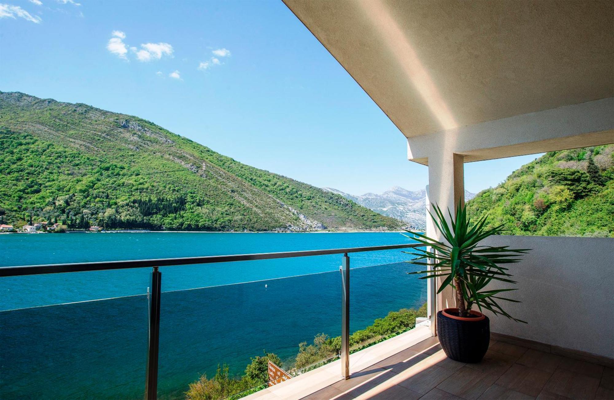 Apartments Maxhit Tivat Exteriér fotografie